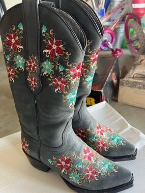Embroidered Floral Black Western Cowgirl Boots - Women's